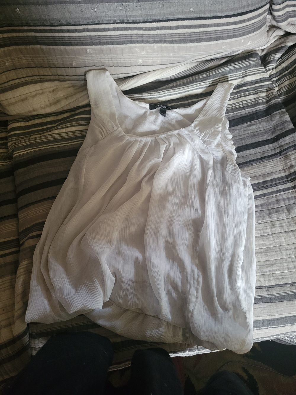 Logix Women's Tank Top in White Size Medium Like New